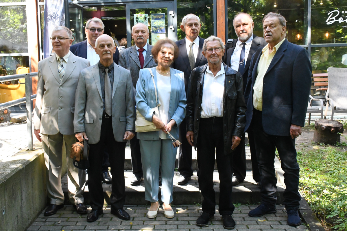 Tiszteletdiploma2025_arany-csoport-uzem.jpg